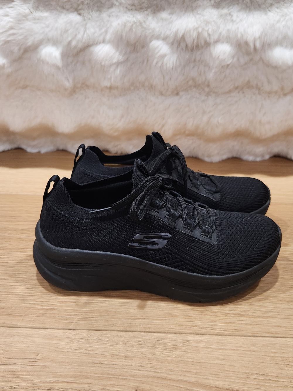 Skechers Slip Resistant Relaxed Fit Women's Black Slip-On Athletic Sneakers